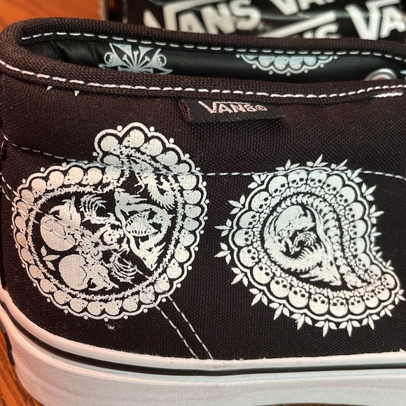 Vans Chukka Boot unisex in paisley skulls w 6.5, M 5 new with tags and box - Picture 14 of 14